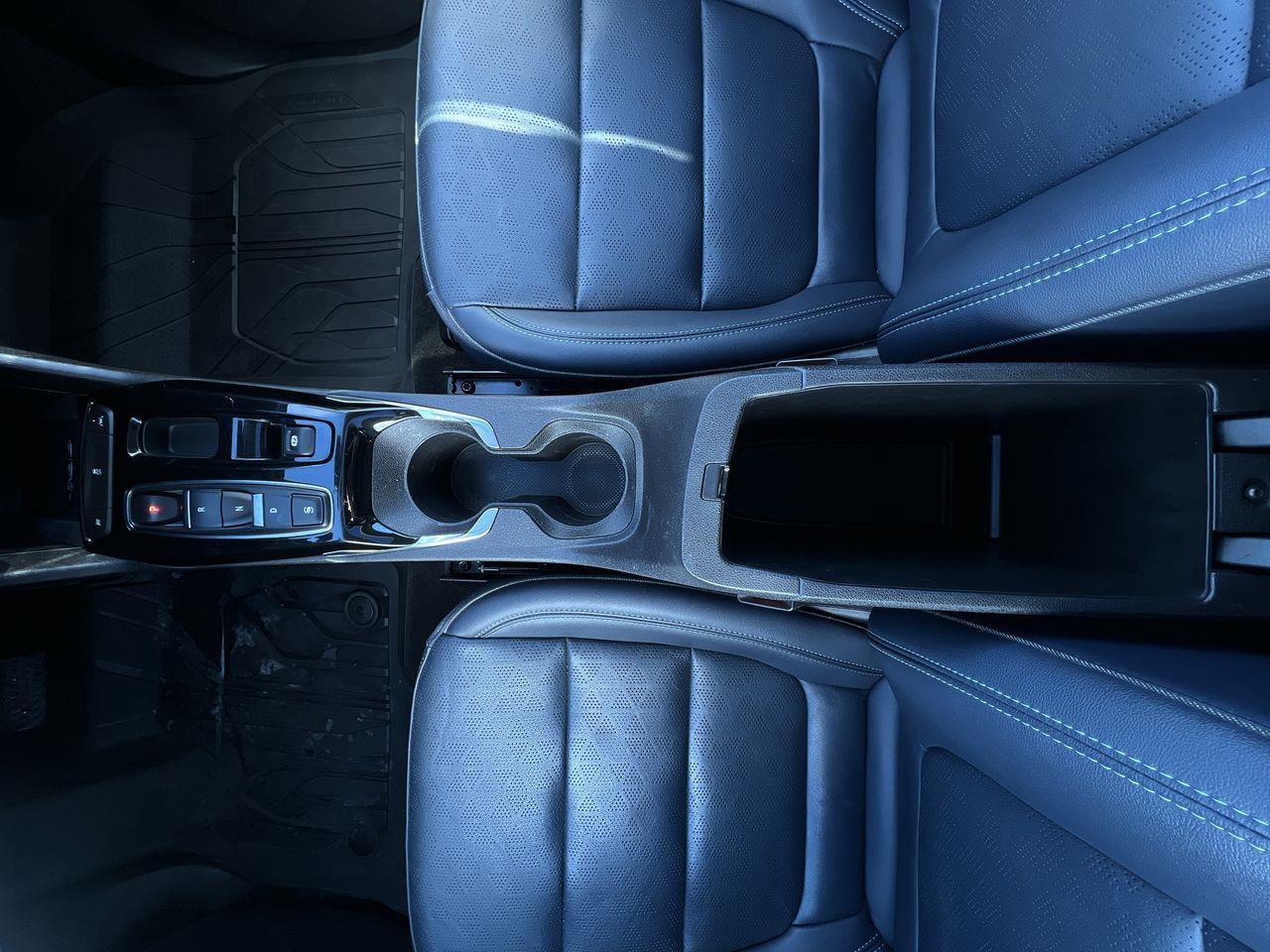 2022 Chevrolet Bolt EUV Premier ELECTRIC VEHICLE, MOONROOF, HEATED FRONT SEATS, BACK UP CAM!! Photo