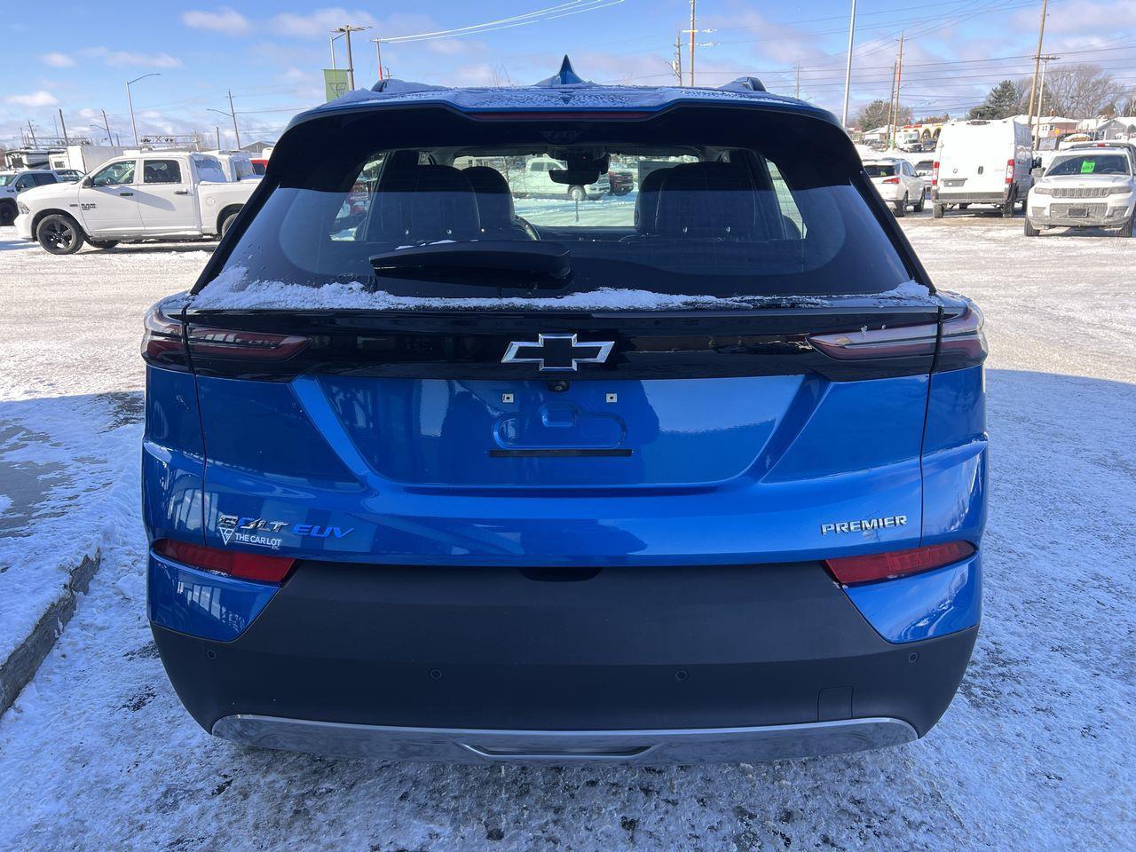 2022 Chevrolet Bolt EUV Premier ELECTRIC VEHICLE, MOONROOF, HEATED FRONT SEATS, BACK UP CAM!! Photo