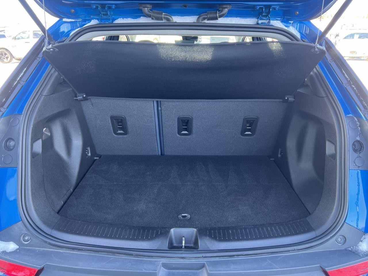 2022 Chevrolet Bolt EUV Premier ELECTRIC VEHICLE, MOONROOF, HEATED FRONT SEATS, BACK UP CAM!! Photo