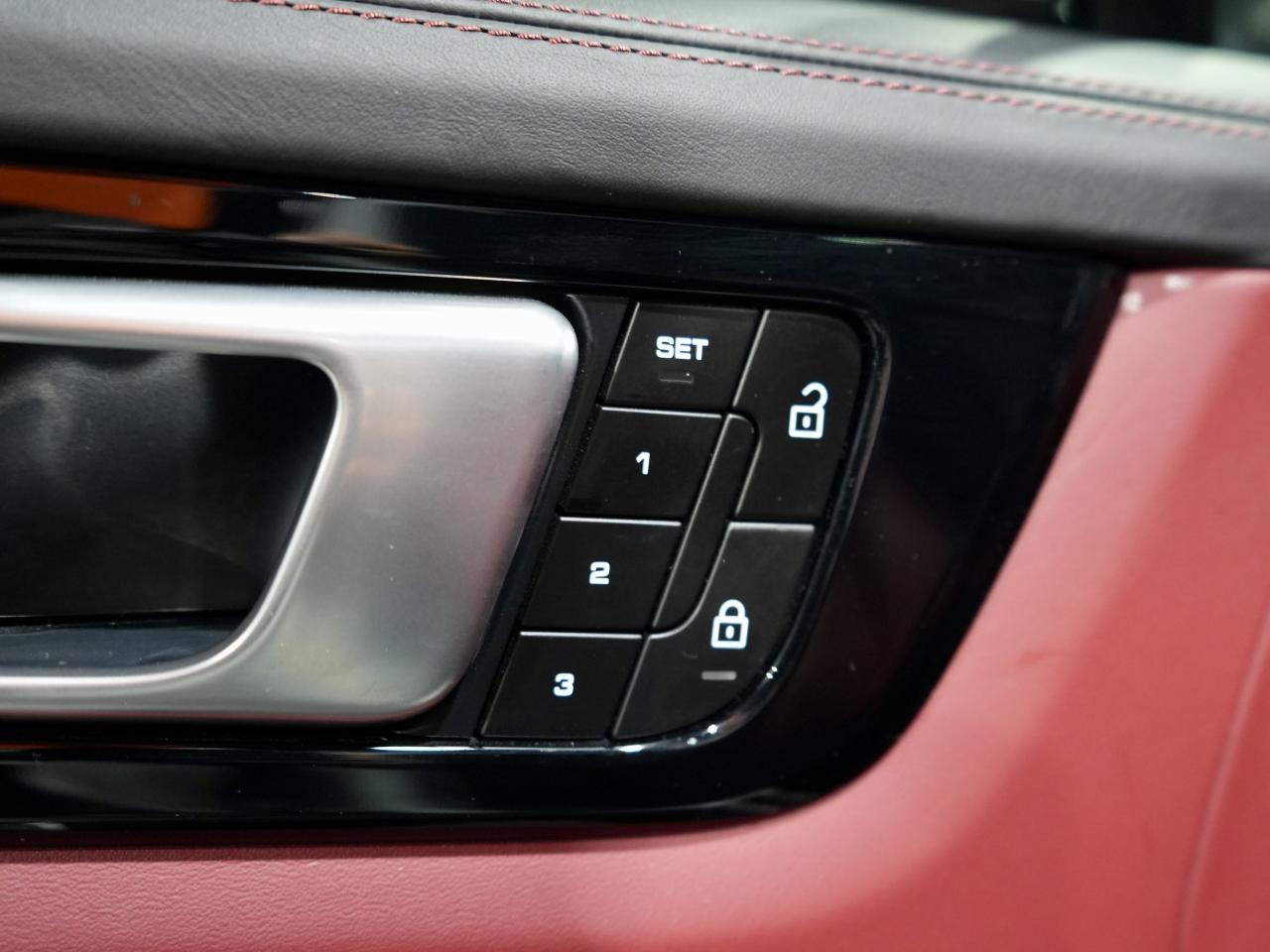 2022 Porsche Cayenne PANO/BOSE/CARPLAY/NO ACCIDENT/1OWNER/SURROUNDVIEW Photo