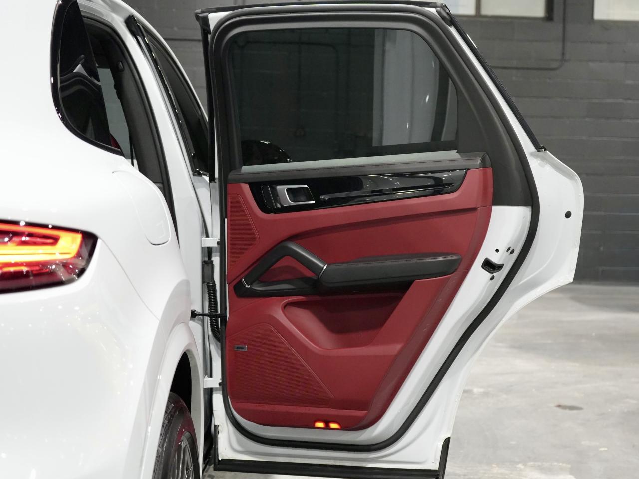 2022 Porsche Cayenne PANO/BOSE/CARPLAY/NO ACCIDENT/1OWNER/SURROUNDVIEW Photo