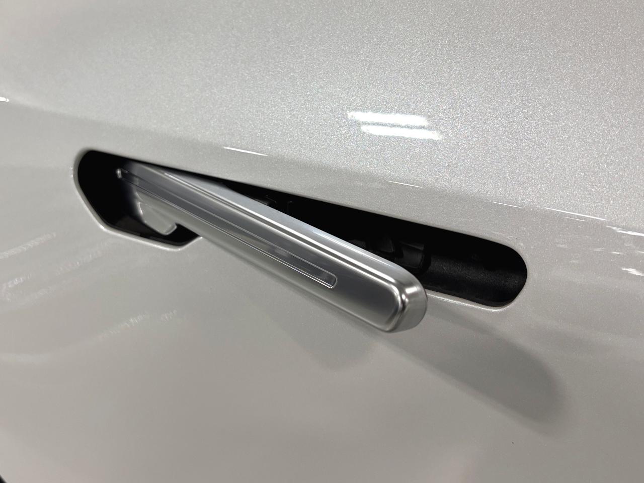 2024 Cadillac LYRIQ Tech|1SA|RWD|CLUSTERNAV|FULLPANOROOF|LEATHER|CAM|+ - Photo #6