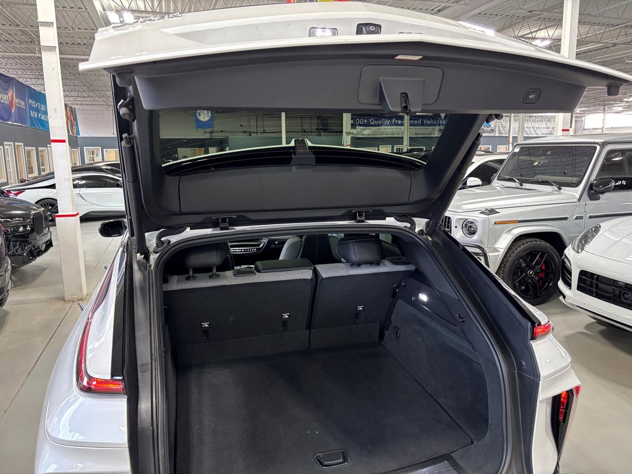 2024 Cadillac LYRIQ Tech|1SA|RWD|CLUSTERNAV|FULLPANOROOF|LEATHER|CAM|+ - Photo #9