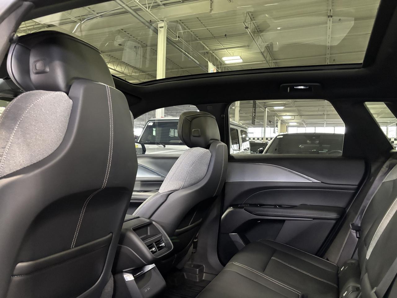 2024 Cadillac LYRIQ Tech|1SA|RWD|CLUSTERNAV|FULLPANOROOF|LEATHER|CAM|+ - Photo #12
