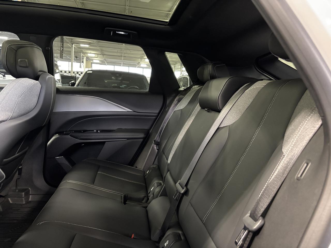 2024 Cadillac LYRIQ Tech|1SA|RWD|CLUSTERNAV|FULLPANOROOF|LEATHER|CAM|+ - Photo #13