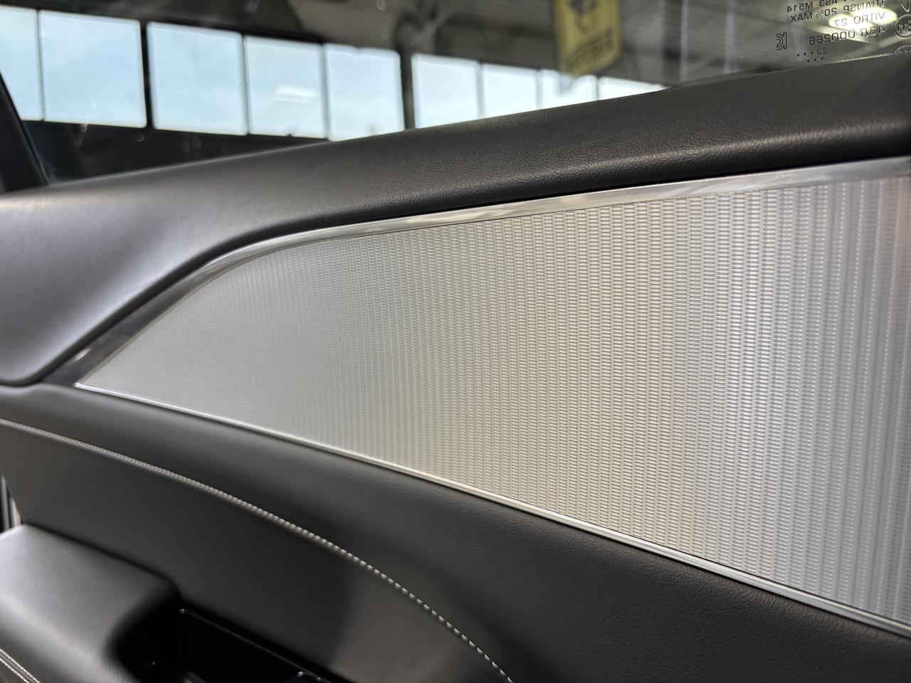 2024 Cadillac LYRIQ Tech|1SA|RWD|CLUSTERNAV|FULLPANOROOF|LEATHER|CAM|+ - Photo #15