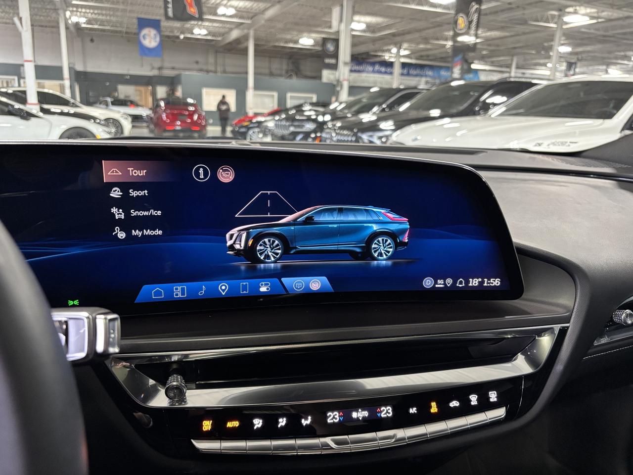 2024 Cadillac LYRIQ Tech|1SA|RWD|CLUSTERNAV|FULLPANOROOF|LEATHER|CAM|+ - Photo #32