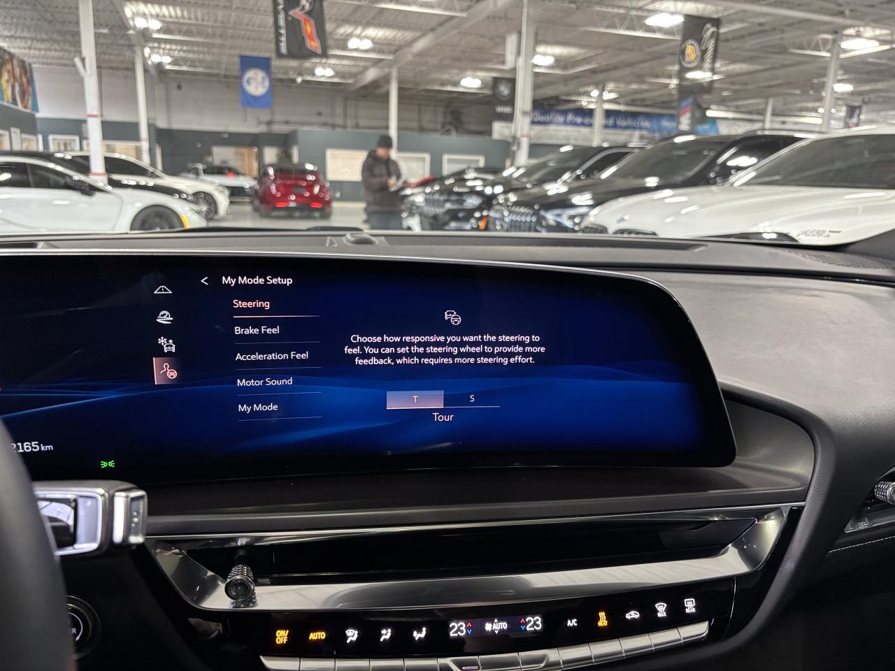 2024 Cadillac LYRIQ Tech|1SA|RWD|CLUSTERNAV|FULLPANOROOF|LEATHER|CAM|+ - Photo #35