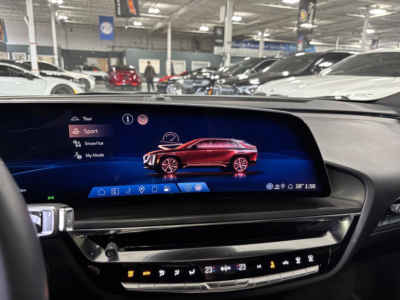 2024 Cadillac LYRIQ Tech|1SA|RWD|CLUSTERNAV|FULLPANOROOF|LEATHER|CAM|+ - Photo #33