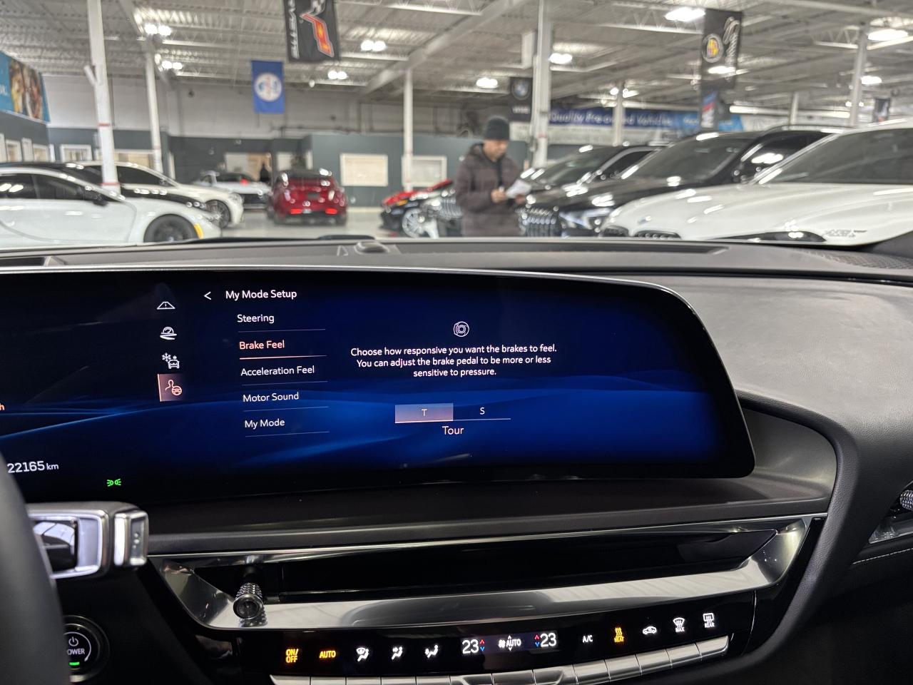 2024 Cadillac LYRIQ Tech|1SA|RWD|CLUSTERNAV|FULLPANOROOF|LEATHER|CAM|+ - Photo #36