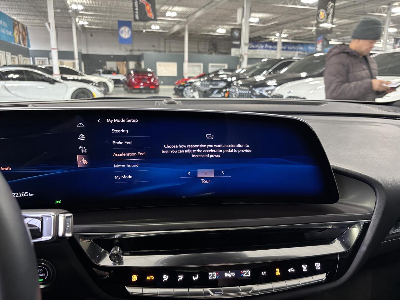 2024 Cadillac LYRIQ Tech|1SA|RWD|CLUSTERNAV|FULLPANOROOF|LEATHER|CAM|+ - Photo #37