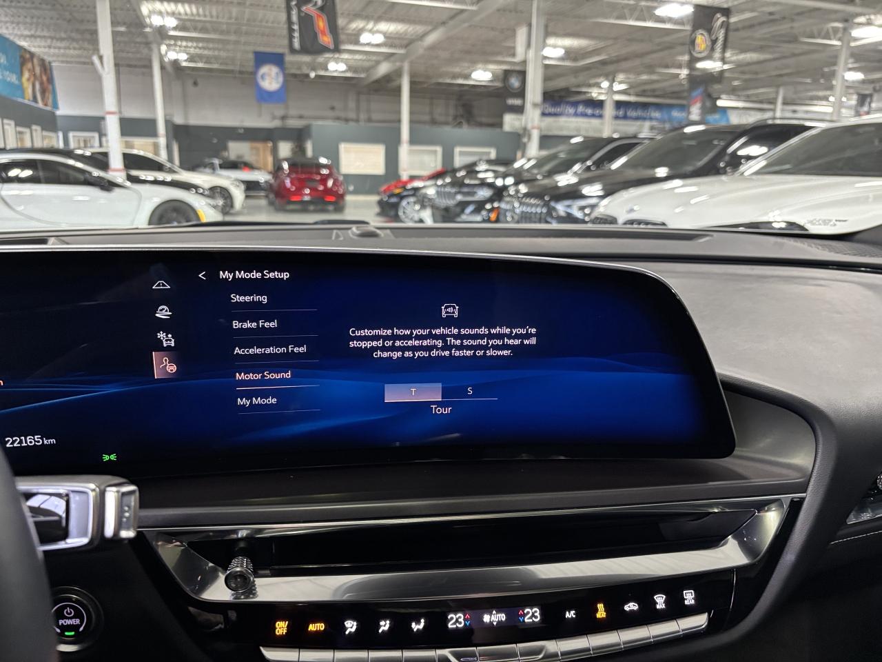 2024 Cadillac LYRIQ Tech|1SA|RWD|CLUSTERNAV|FULLPANOROOF|LEATHER|CAM|+ - Photo #38