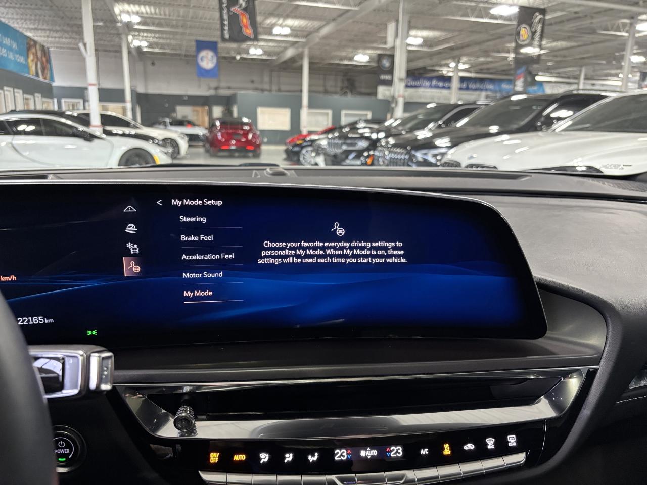 2024 Cadillac LYRIQ Tech|1SA|RWD|CLUSTERNAV|FULLPANOROOF|LEATHER|CAM|+ - Photo #39