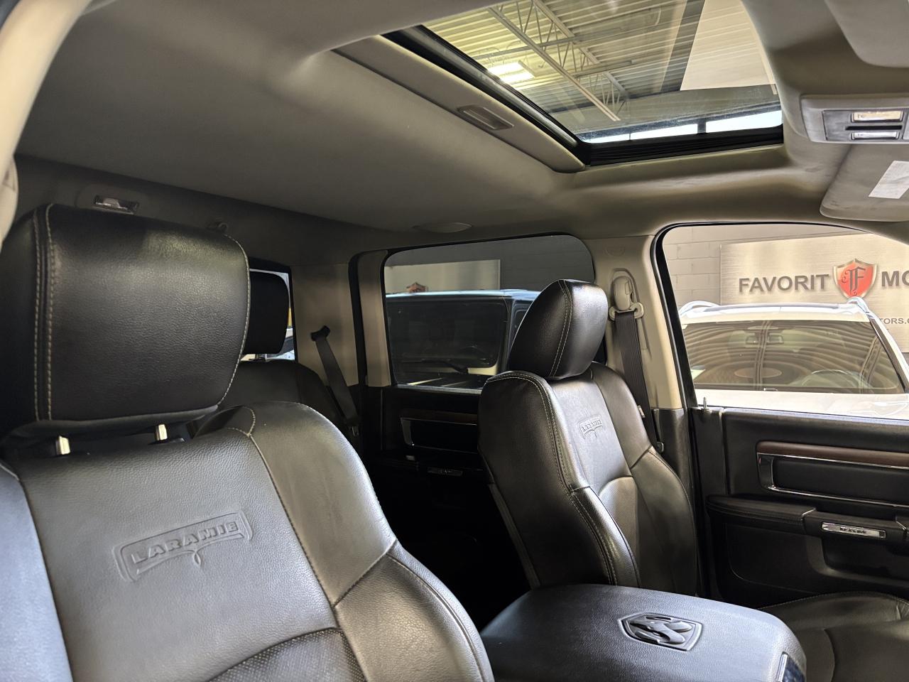 2016 RAM 1500 Laramie|V8HEMI|4WD|CREW|NAV|ALPINE|LEATHER|WHEELS| Photo