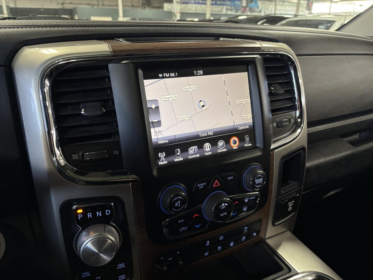 2016 RAM 1500 Laramie|V8HEMI|4WD|CREW|NAV|ALPINE|LEATHER|WHEELS| - Photo #20