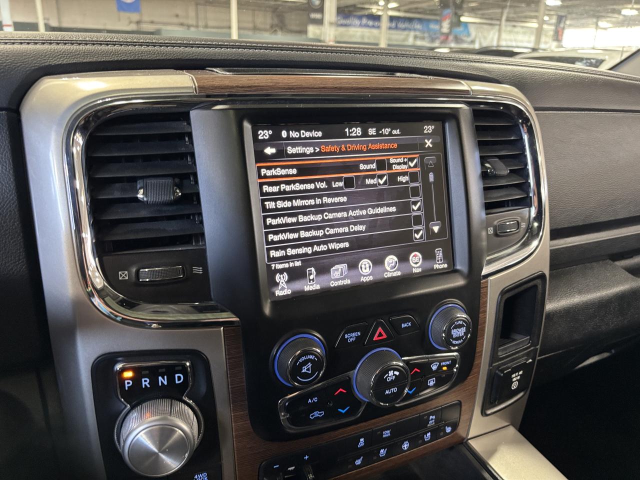 2016 RAM 1500 Laramie|V8HEMI|4WD|CREW|NAV|ALPINE|LEATHER|WHEELS| Photo