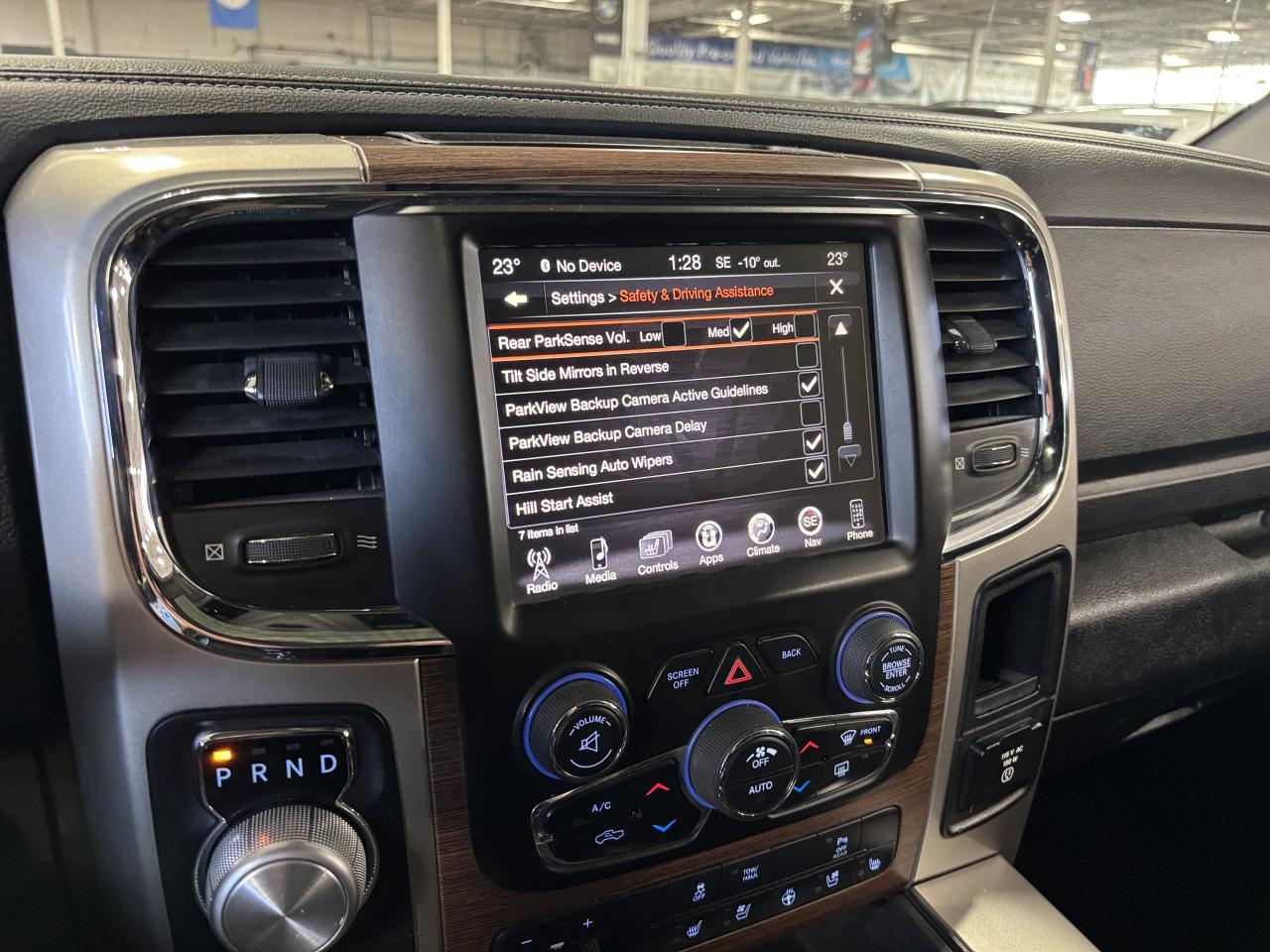 2016 RAM 1500 Laramie|V8HEMI|4WD|CREW|NAV|ALPINE|LEATHER|WHEELS| - Photo #26