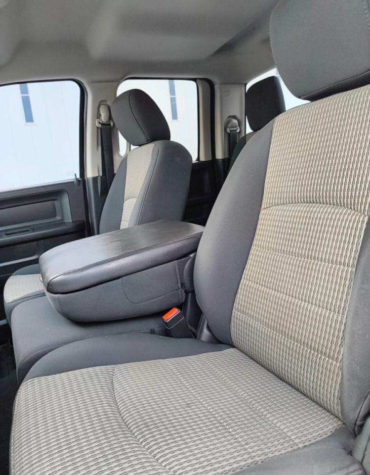 2011 RAM 1500 ST 4dr Quad Cab 4WD SB (4.7L 8cyl 5A) Photo