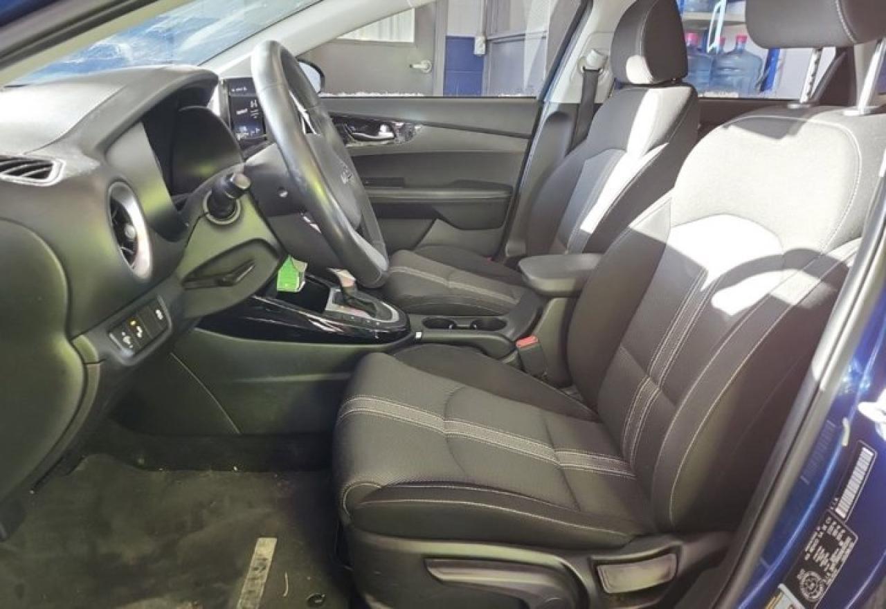 2022 Kia Forte EX | Heated Wheel + Seats | BSM | CarPlay + Android | Rear Camera | Alloy Wheels and More ! Photo