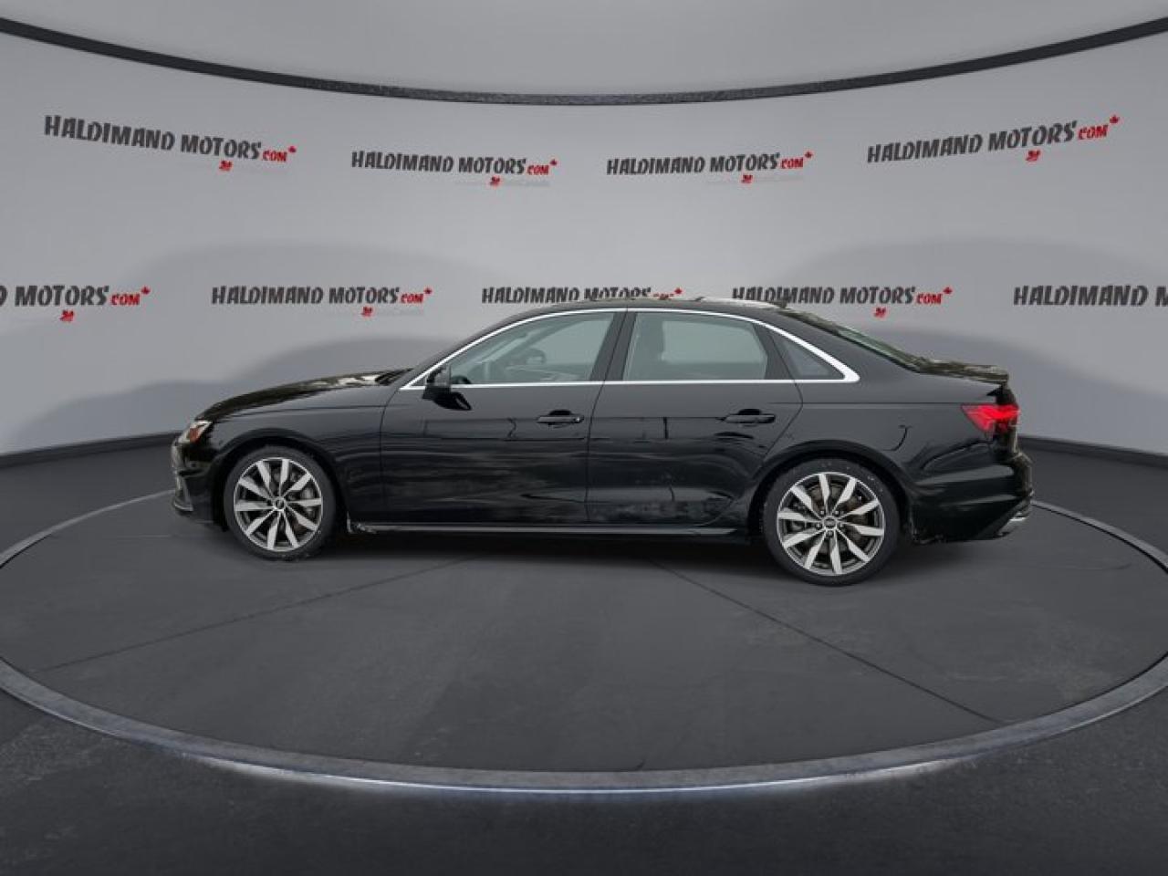 2024 Audi A4 Sedan Komfort Quattro | Sunroof | Heated Seats | Leather Seats Photo4