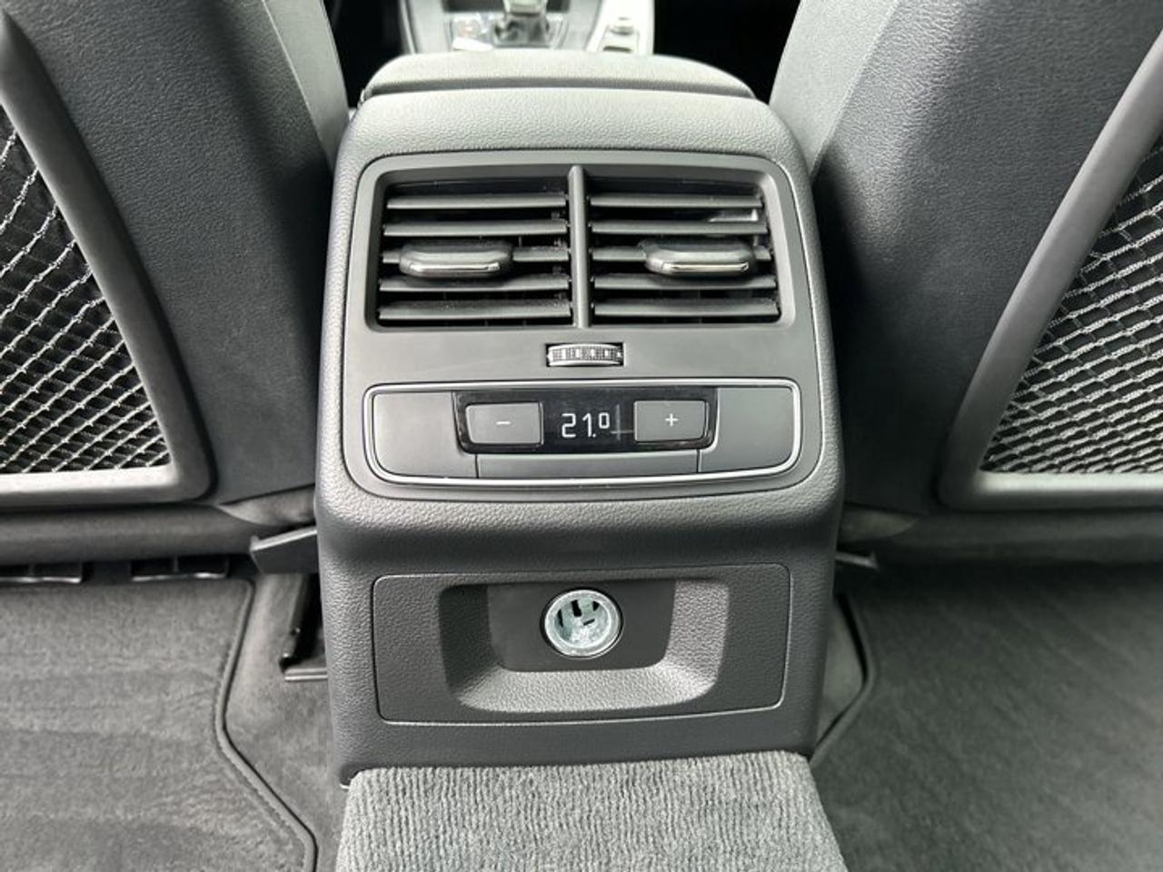 2024 Audi A4 Sedan Komfort 45 TFSI Quattro | Sunroof | Heated Seats | Leather Seats Photo