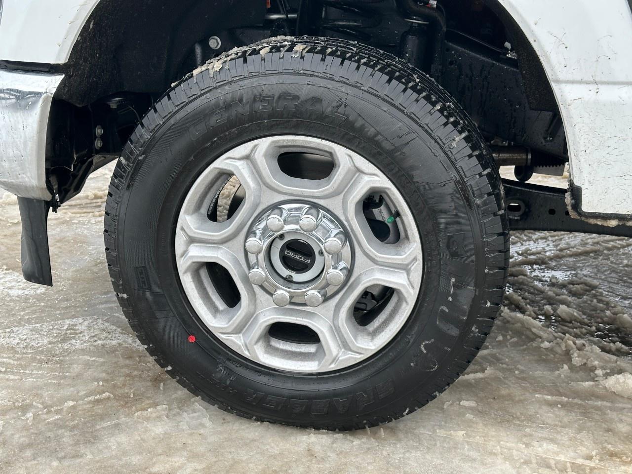 2026 Ford F-350 Super Duty SRW XLT 4WD CREW CAB 8' BOX Photo