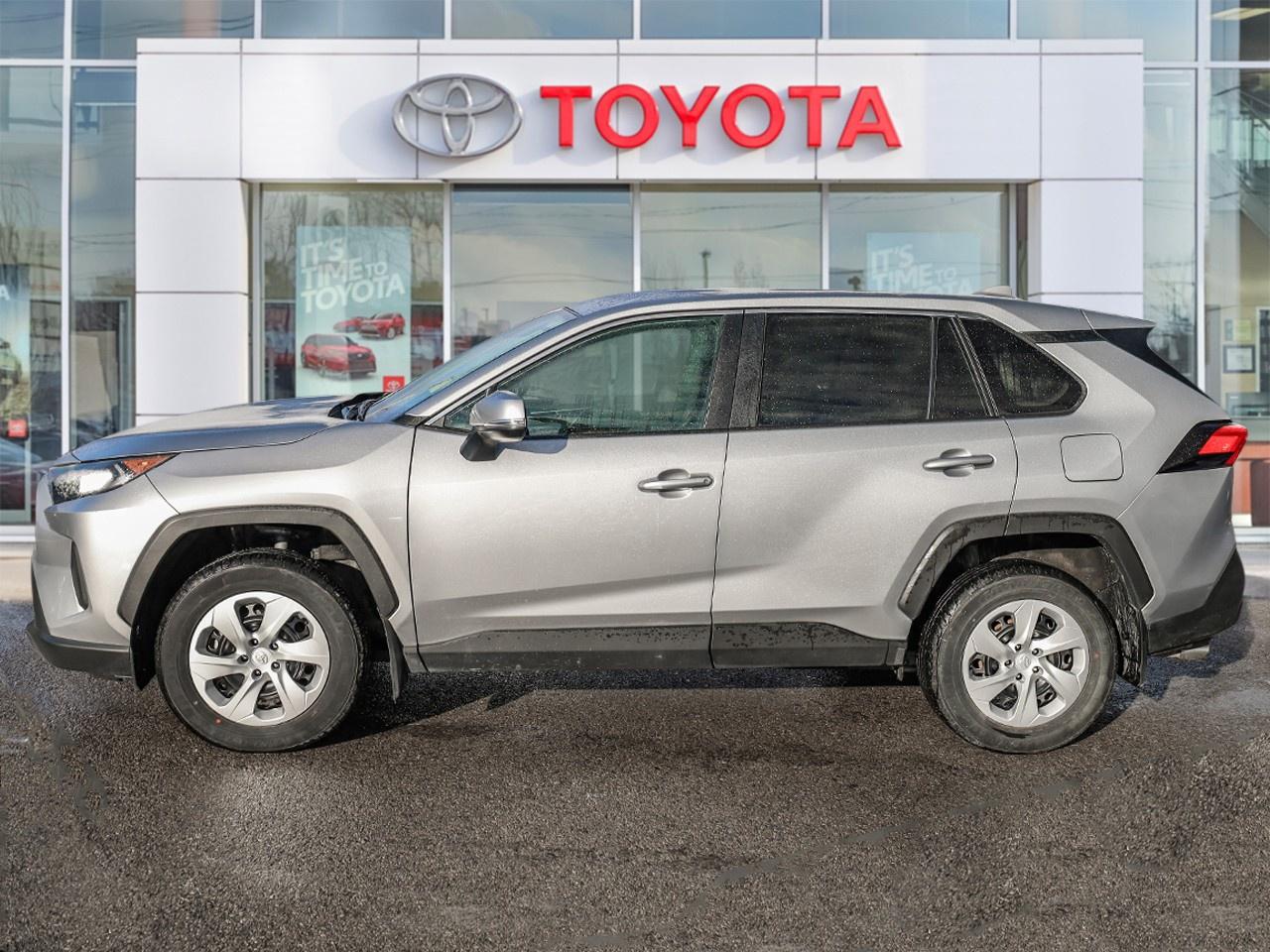2024 Toyota RAV4 LE Photo
