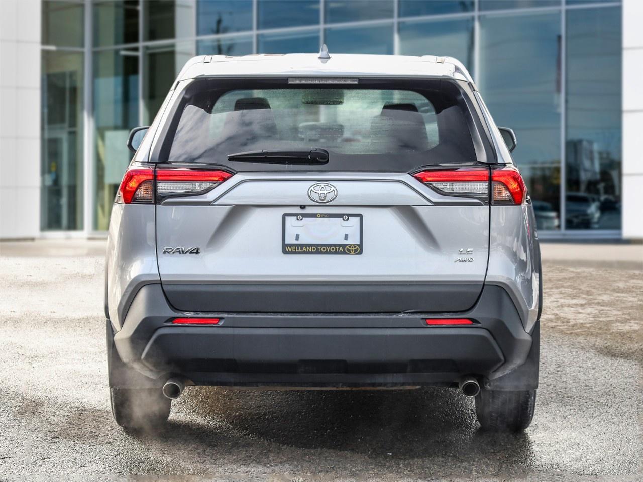 2025 Toyota RAV4 LE Photo4