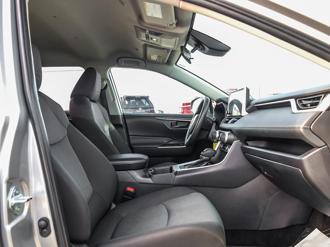 2025 Toyota RAV4 LE Photo