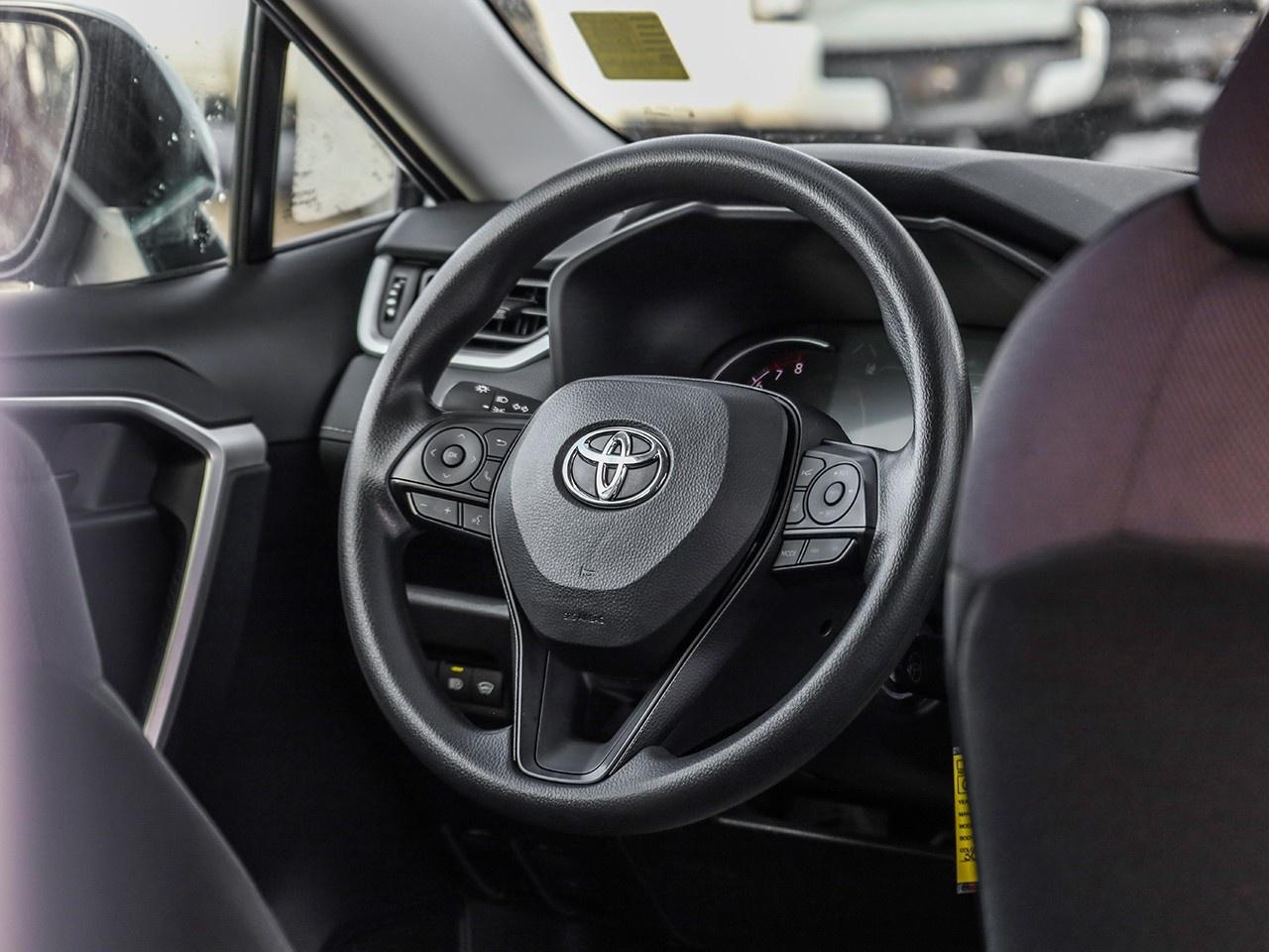 2025 Toyota RAV4 LE Photo