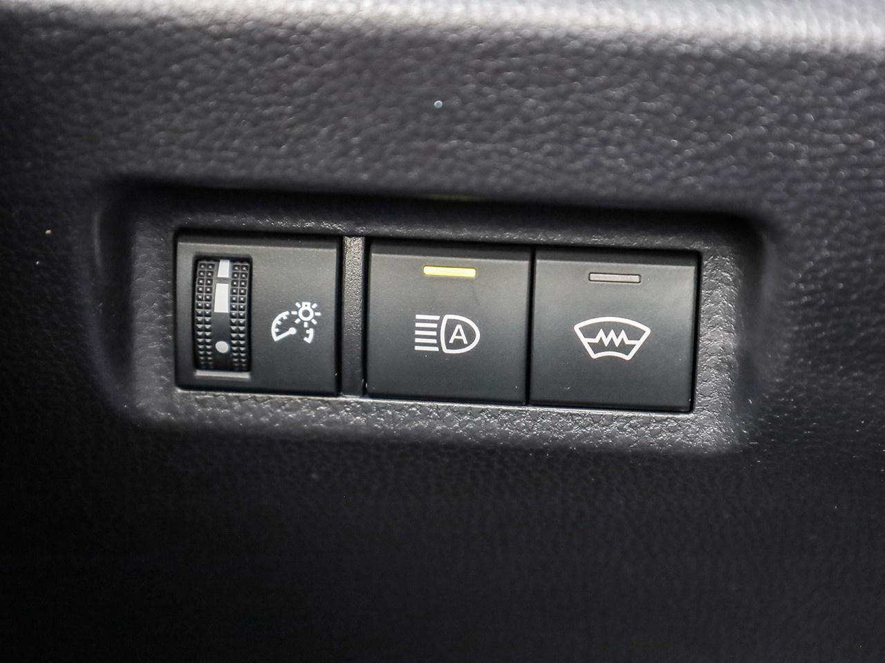 2025 Toyota RAV4 LE Photo