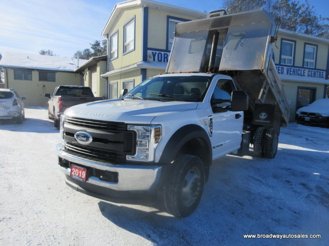2019 Ford F-550 WORK READY XL-MODEL 3 PASSENGER 6.7L - POWER STROKE DIESEL.. 4X4.. REGULAR-CAB.. HYDRAULIC-DUMP-BOX.. TRAILER BRAKE..