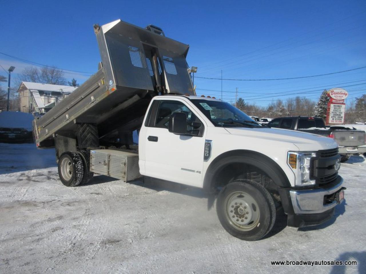 2019 Ford F-550 WORK READY XL-MODEL 3 PASSENGER 6.7L - POWER STROKE DIESEL.. 4X4.. REGULAR-CAB.. HYDRAULIC-DUMP-BOX.. TRAILER BRAKE.. Photo4