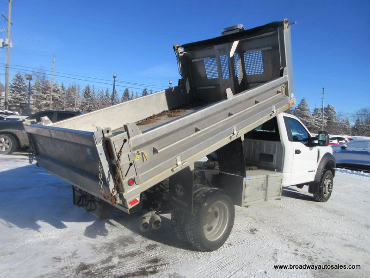 2019 Ford F-550 WORK READY XL-MODEL 3 PASSENGER 6.7L - POWER STROKE DIESEL.. 4X4.. REGULAR-CAB.. HYDRAULIC-DUMP-BOX.. TRAILER BRAKE.. Photo