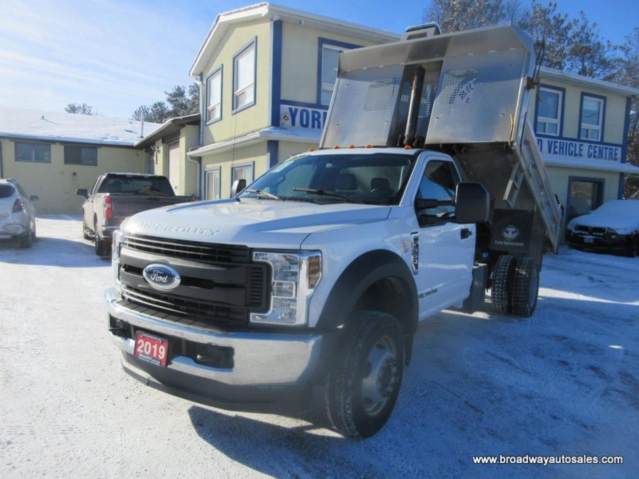 2019 Ford F-550 WORK READY XL-MODEL 3 PASSENGER 6.7L - POWER STROKE DIESEL.. 4X4.. REGULAR-CAB.. HYDRAULIC-DUMP-BOX.. TRAILER BRAKE.. Photo