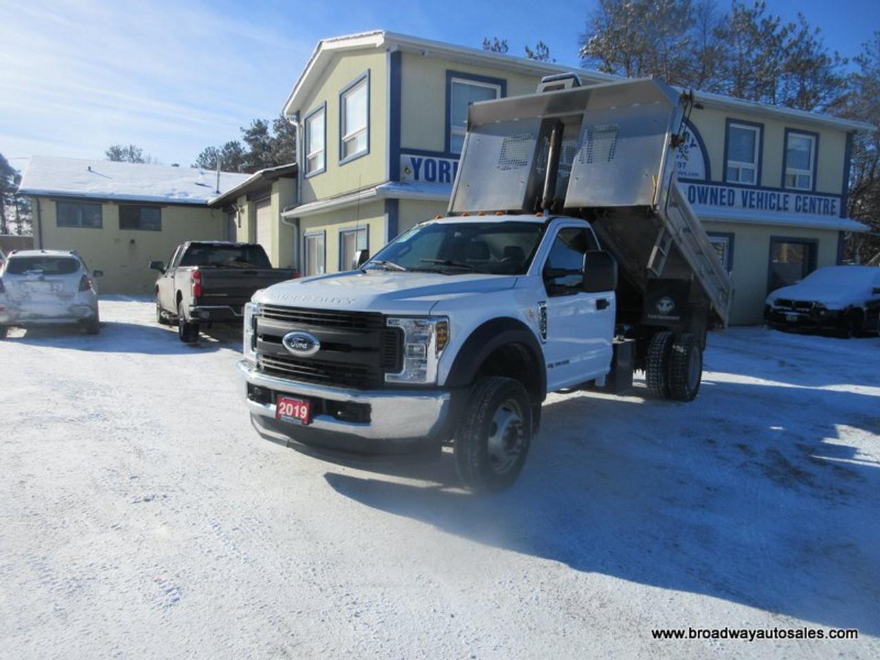2019 Ford F-550 WORK READY XL-MODEL 3 PASSENGER 6.7L - POWER STROKE DIESEL.. 4X4.. REGULAR-CAB.. HYDRAULIC-DUMP-BOX.. TRAILER BRAKE.. Photo