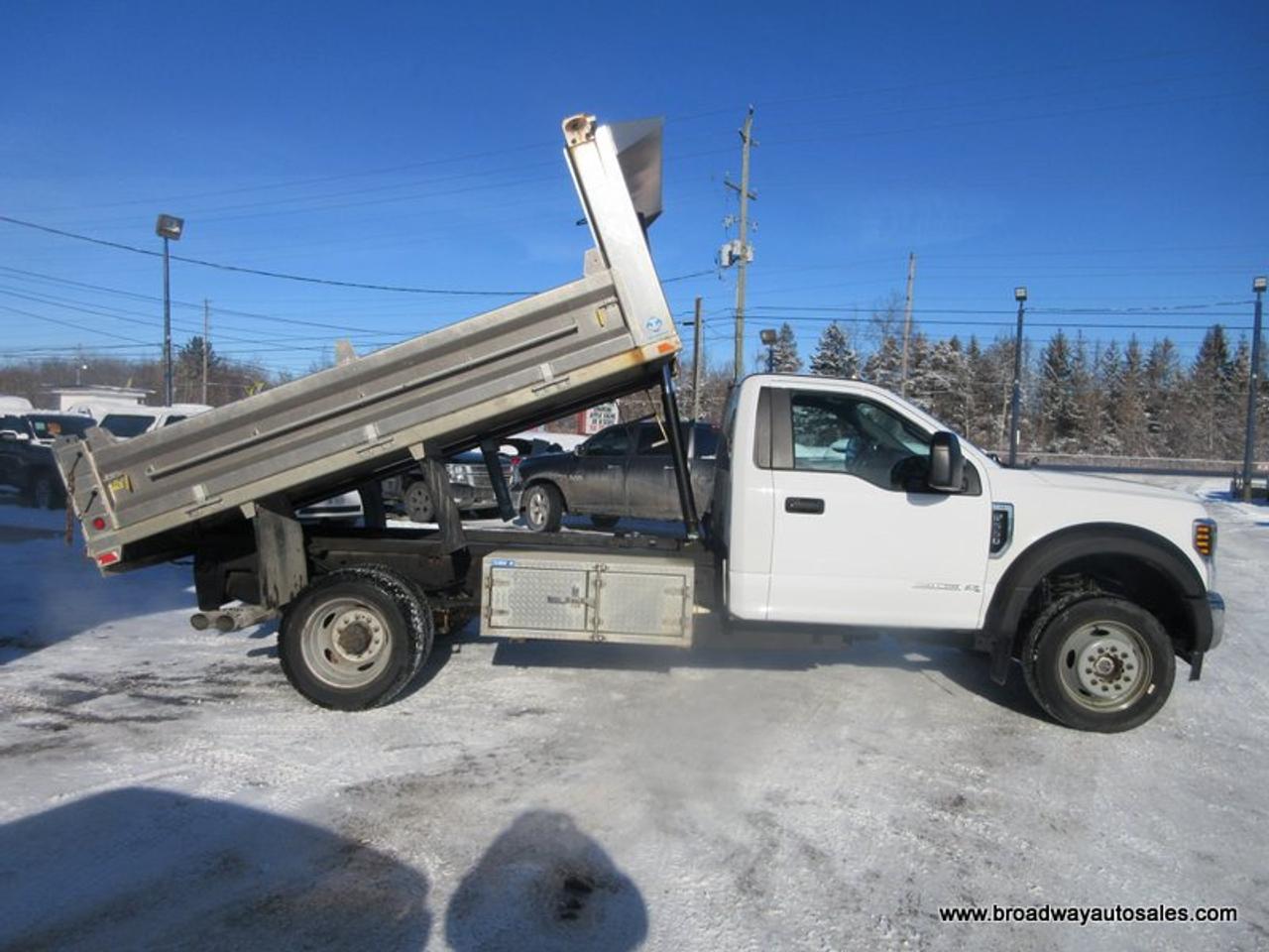 2019 Ford F-550 WORK READY XL-MODEL 3 PASSENGER 6.7L - POWER STROKE DIESEL.. 4X4.. REGULAR-CAB.. HYDRAULIC-DUMP-BOX.. TRAILER BRAKE.. Photo