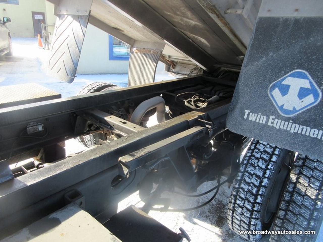 2019 Ford F-550 WORK READY XL-MODEL 3 PASSENGER 6.7L - POWER STROKE DIESEL.. 4X4.. REGULAR-CAB.. HYDRAULIC-DUMP-BOX.. TRAILER BRAKE.. Photo