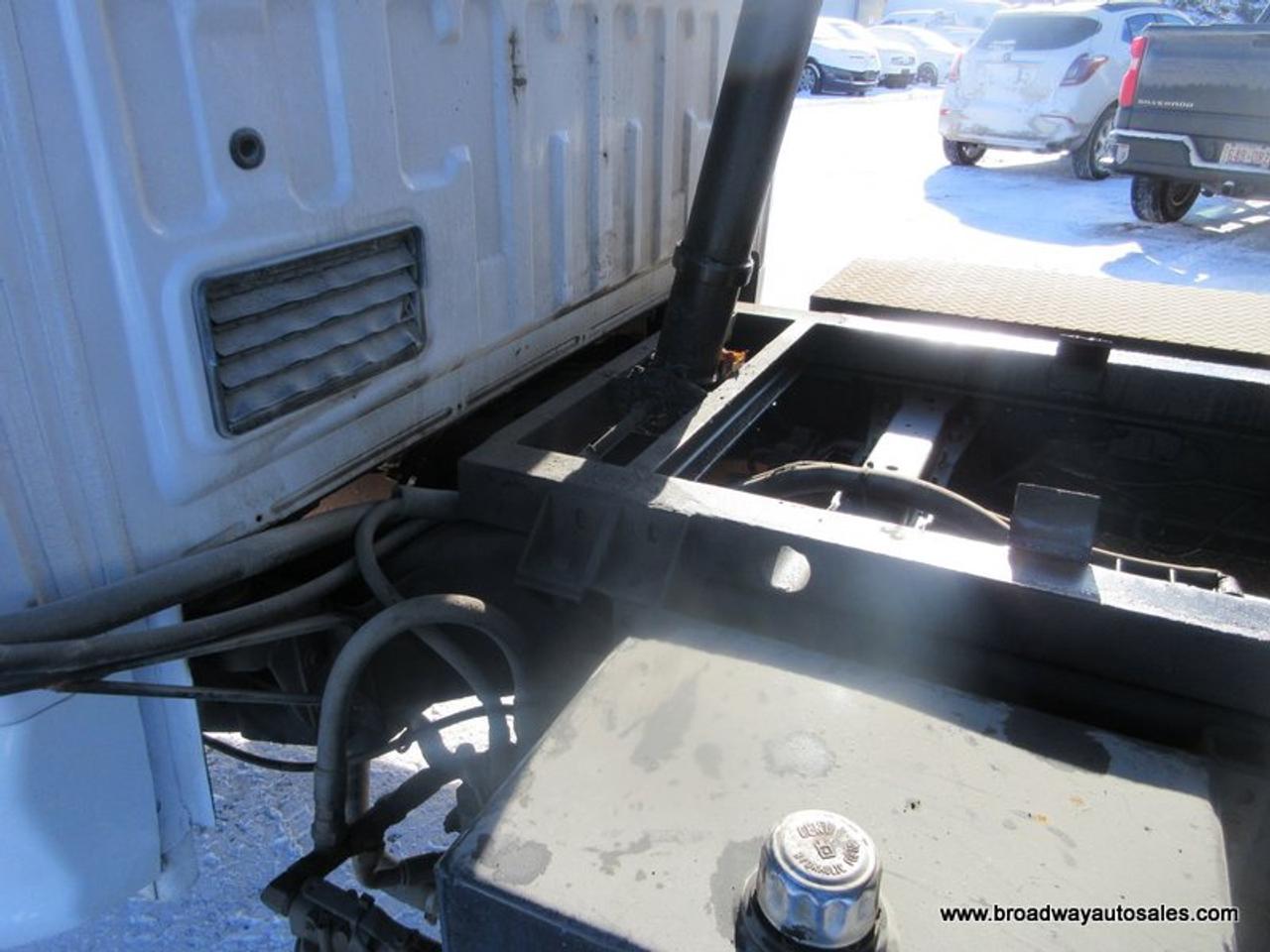 2019 Ford F-550 WORK READY XL-MODEL 3 PASSENGER 6.7L - POWER STROKE DIESEL.. 4X4.. REGULAR-CAB.. HYDRAULIC-DUMP-BOX.. TRAILER BRAKE.. Photo