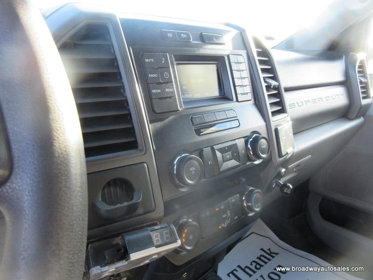 2019 Ford F-550 WORK READY XL-MODEL 3 PASSENGER 6.7L - POWER STROKE DIESEL.. 4X4.. REGULAR-CAB.. HYDRAULIC-DUMP-BOX.. TRAILER BRAKE.. Photo