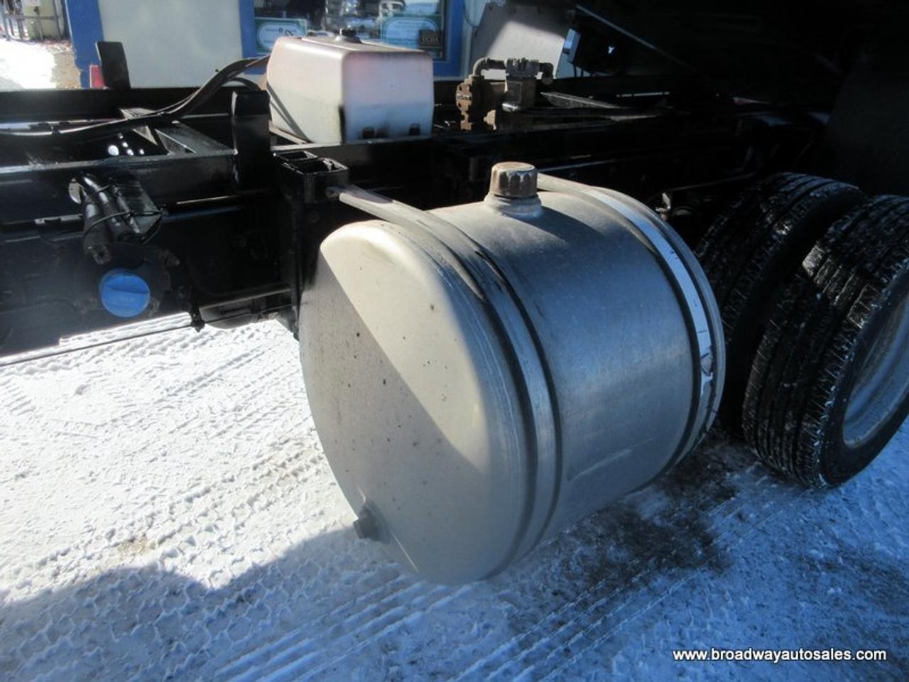 2020 Ford F-550 WORK READY XL-PACKAGE 3 PASSENGER 6.7L - POWER STROKE DIESEL.. 4X4.. REGULAR-CAB.. HYDRAULIC-DUMP-BOX.. TRAILER BRAKE.. Photo