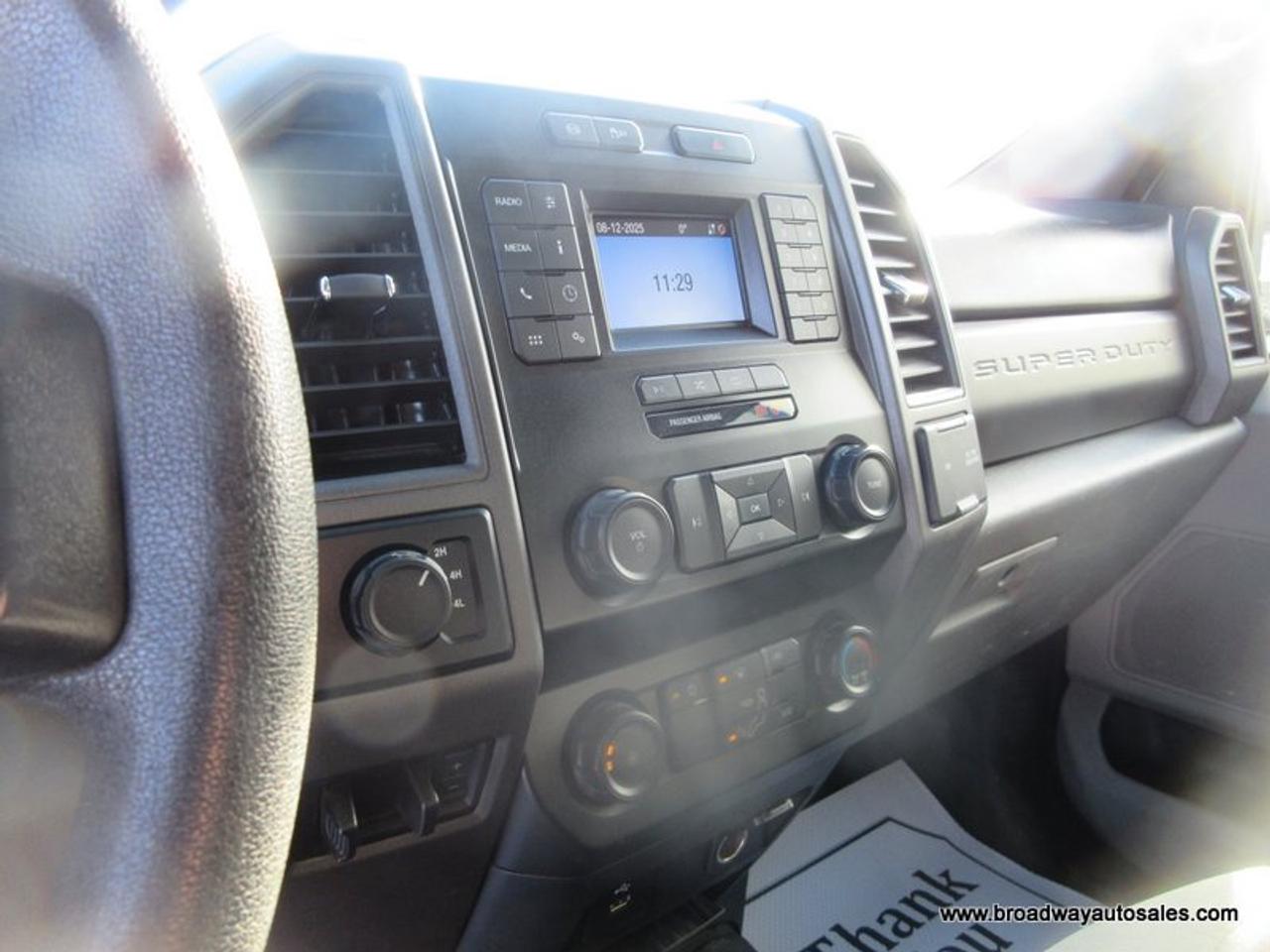 2020 Ford F-550 WORK READY XL-PACKAGE 3 PASSENGER 6.7L - POWER STROKE DIESEL.. 4X4.. REGULAR-CAB.. HYDRAULIC-DUMP-BOX.. TRAILER BRAKE.. Photo