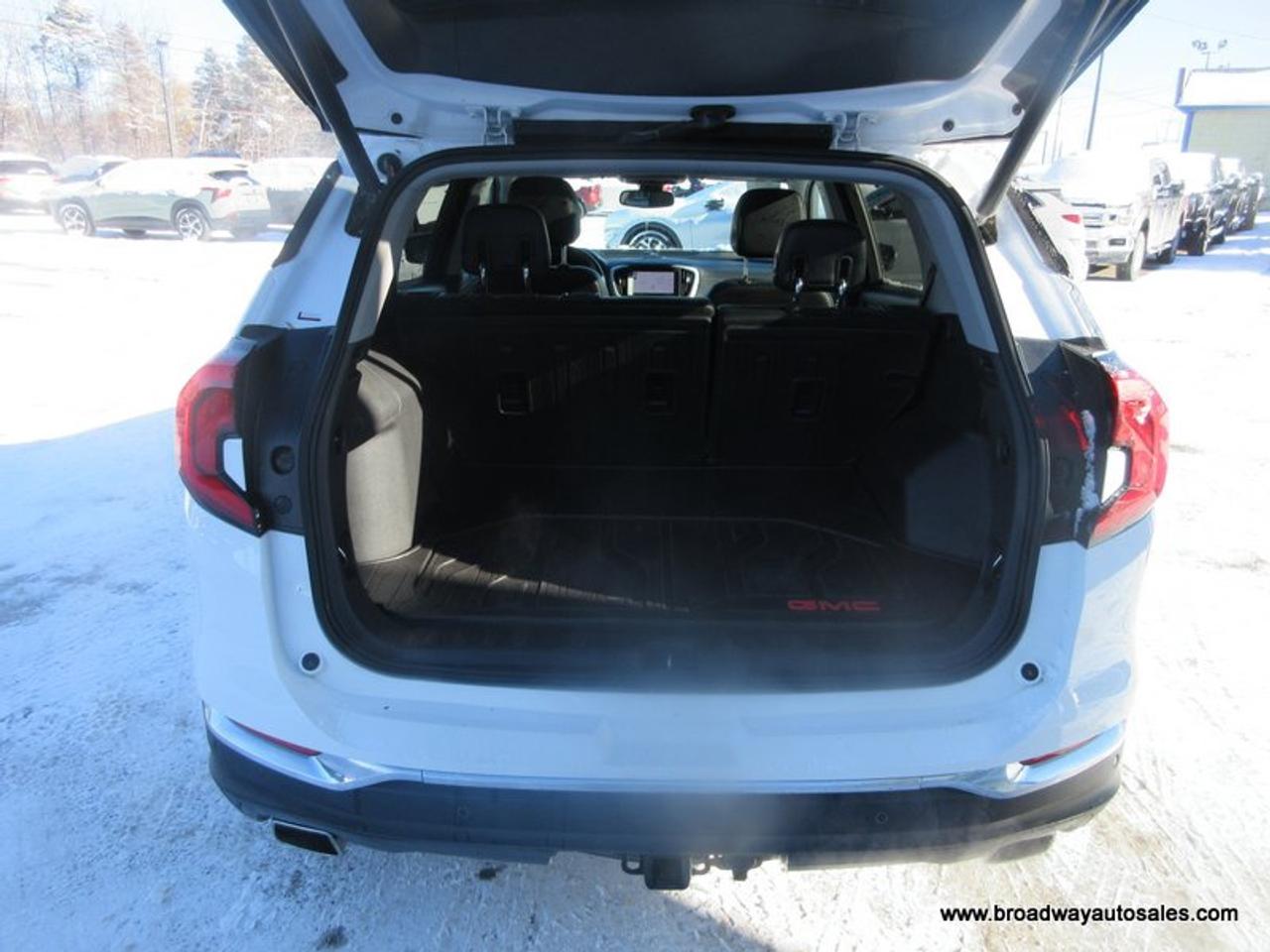 2020 GMC Terrain ALL-WHEEL DRIVE SLT-VERSION 5 PASSENGER 2.0L - TURBO.. NAVIGATION.. PANORAMIC SUNROOF.. LEATHER.. HEATED SEATS & WHEEL.. BOSE AUDIO.. Photo