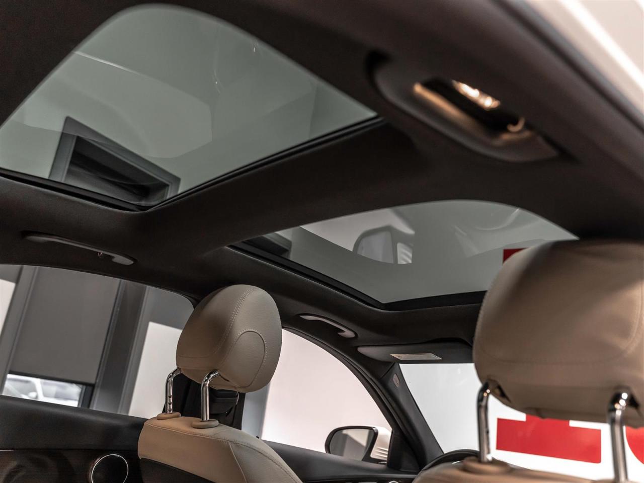 2015 Mercedes-Benz C 300 C 300|AMG PKG|BLINDSPOT|NAVI|REAR CAM|PANO|ACCIDENT FREE Photo