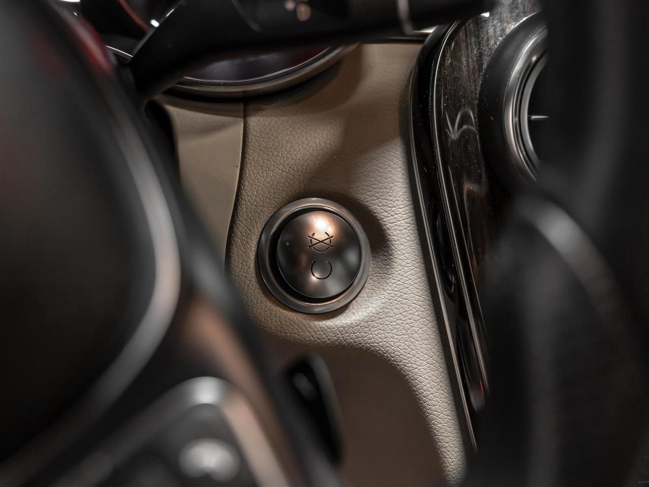 2015 Mercedes-Benz C 300 C 300|AMG PKG|BLINDSPOT|NAVI|REAR CAM|PANO|ACCIDENT FREE Photo