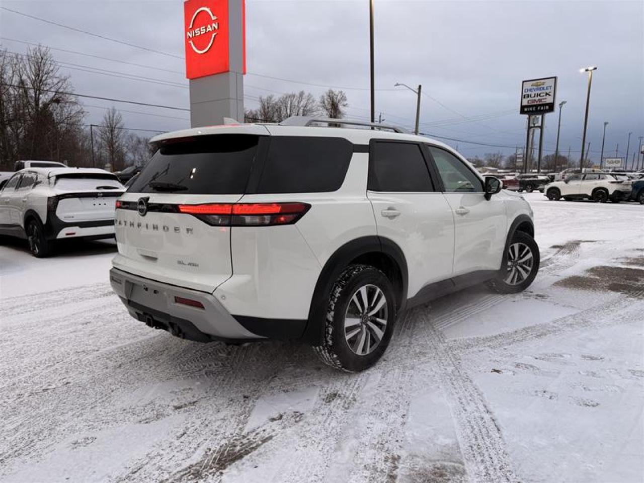 2023 Nissan Pathfinder SL V6 4x4 at Photo4