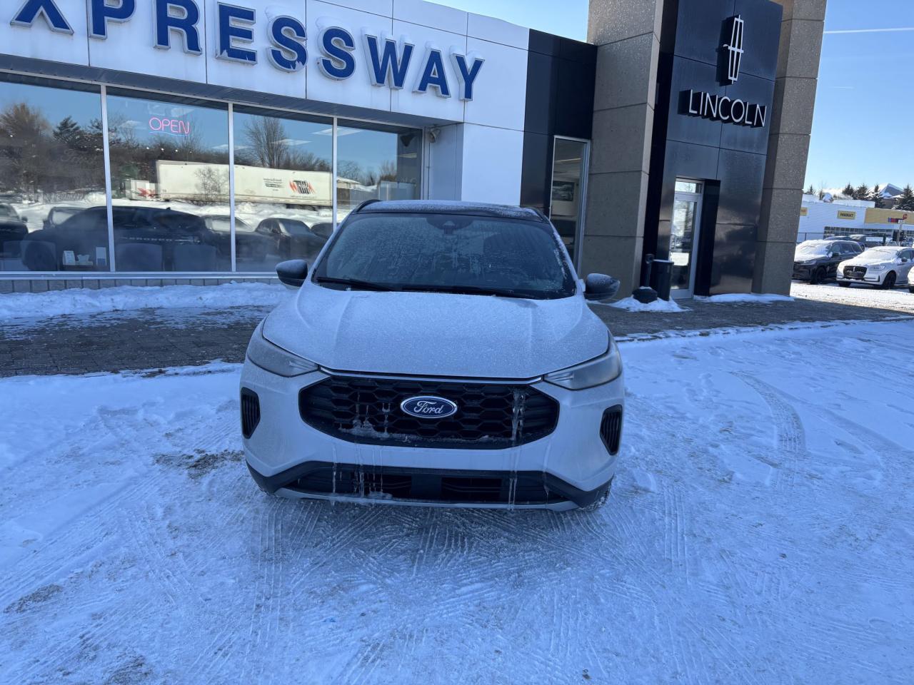 2025 Ford Escape ST-LINE, AWD, PANO ROOF, TECH PACK, HEATED WHEEL! Photo1