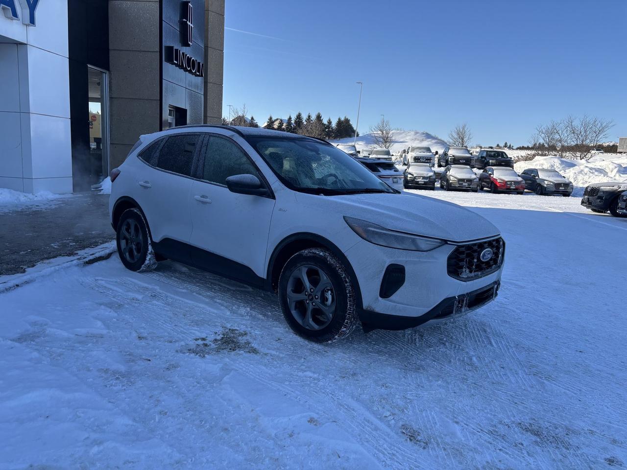 2025 Ford Escape ST-LINE, AWD, PANO ROOF, TECH PACK, HEATED WHEEL! Photo2