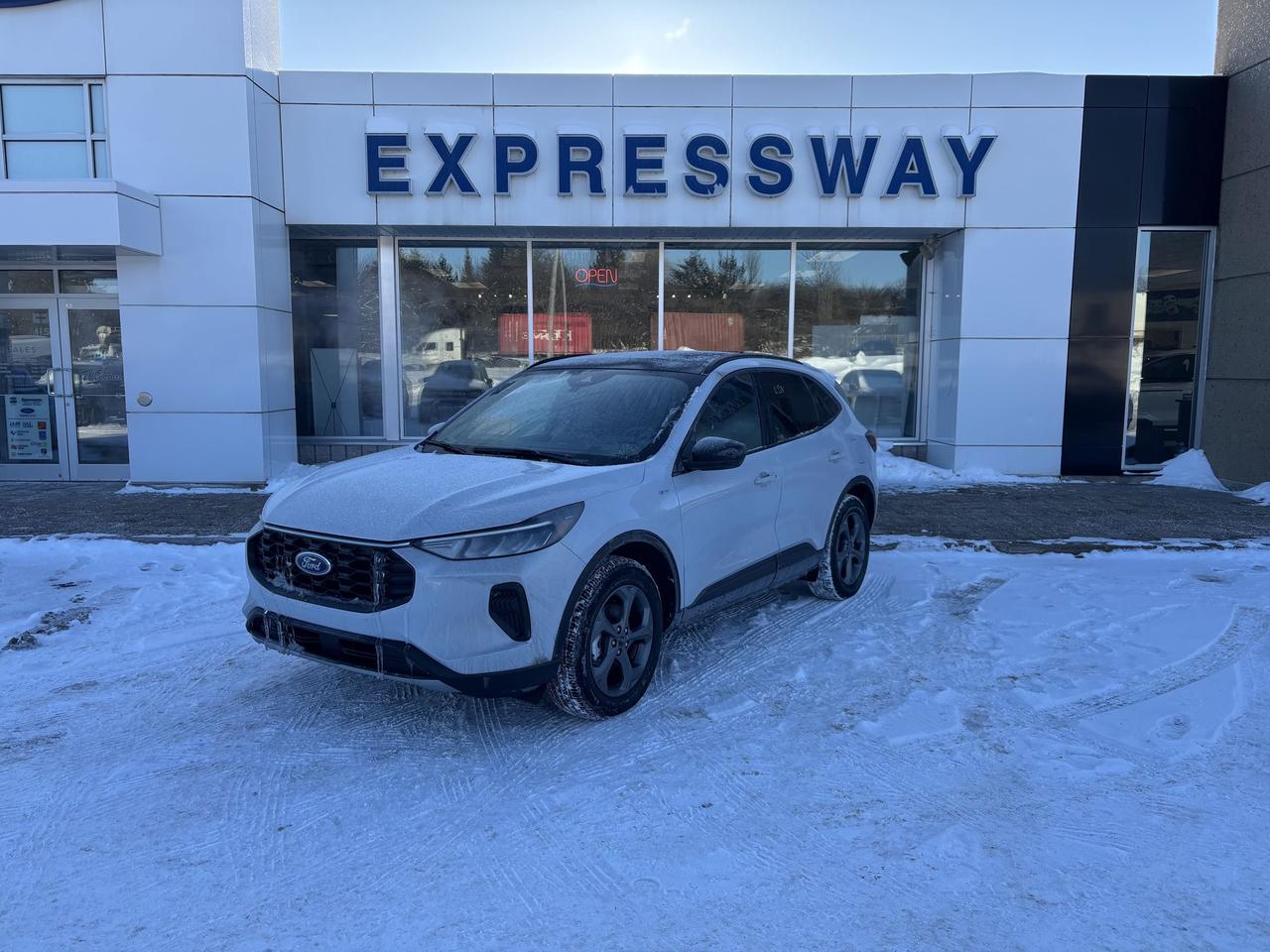 2025 Ford Escape ST-LINE, AWD, PANO ROOF, TECH PACK, HEATED WHEEL! Photo