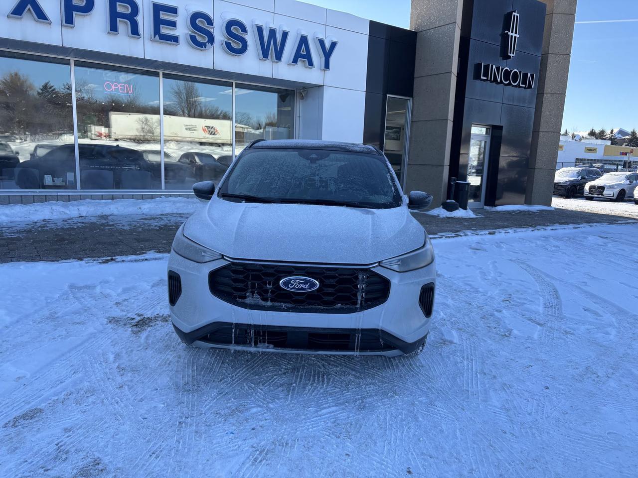 2025 Ford Escape ST-LINE, AWD, PANO ROOF, TECH PACK, HEATED WHEEL! Photo